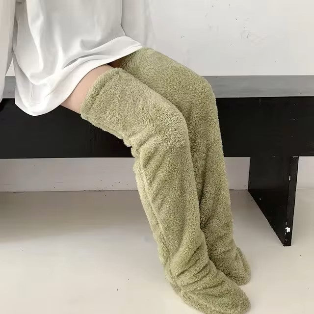 Bulut Yumuşaklığında Peluş Çorap — Isıtan & Saran Yumuş Yumuş Ev Çorabı